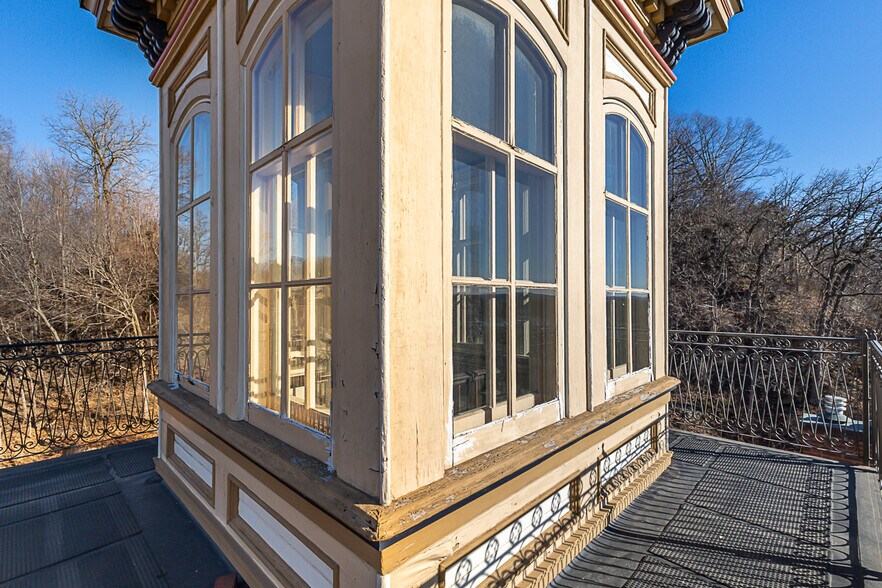 More Photos Of 399 Sinsinawa Ave, East Dubuque Specialty For Sale