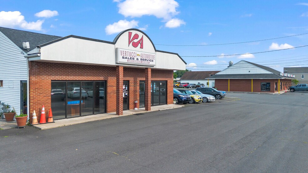 More Photos Of 846-850 S Colony Rd Rd, Wallingford Storefront For Sale