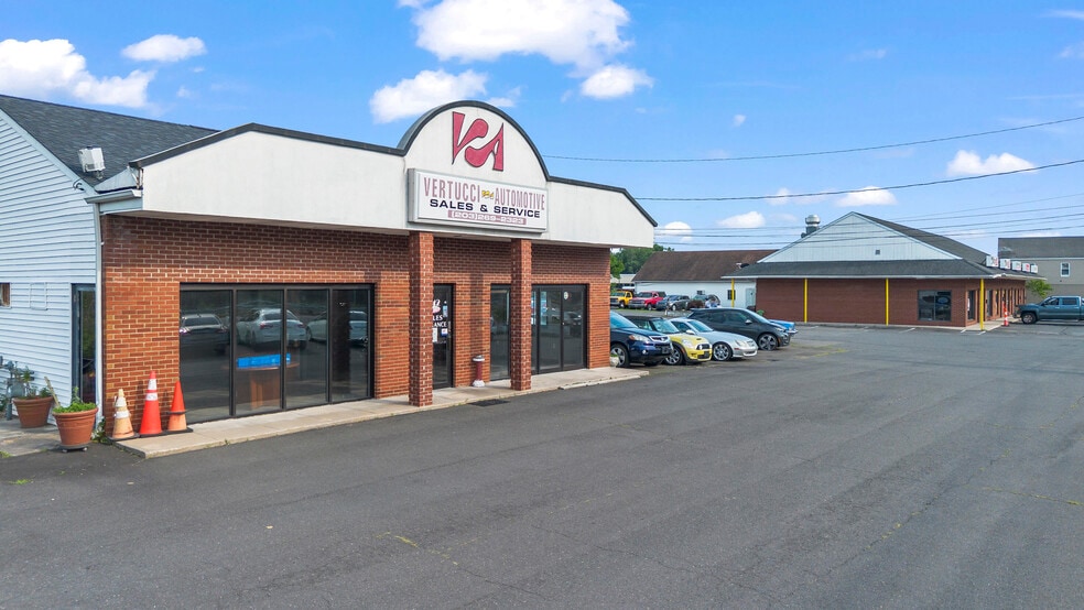 More Photos Of 846-850 S Colony Rd, Wallingford Storefront For Sale