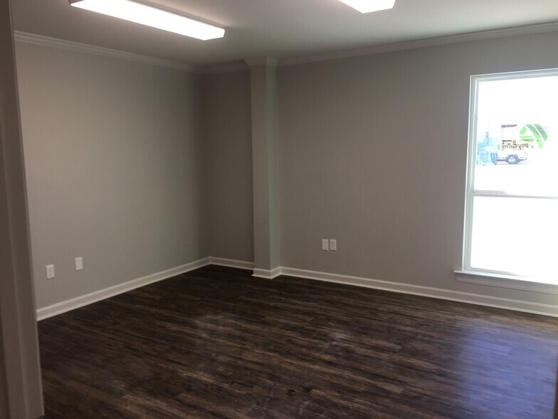 More Photos Of 2718 Ruby St, Gonzales Light Distribution For Sale