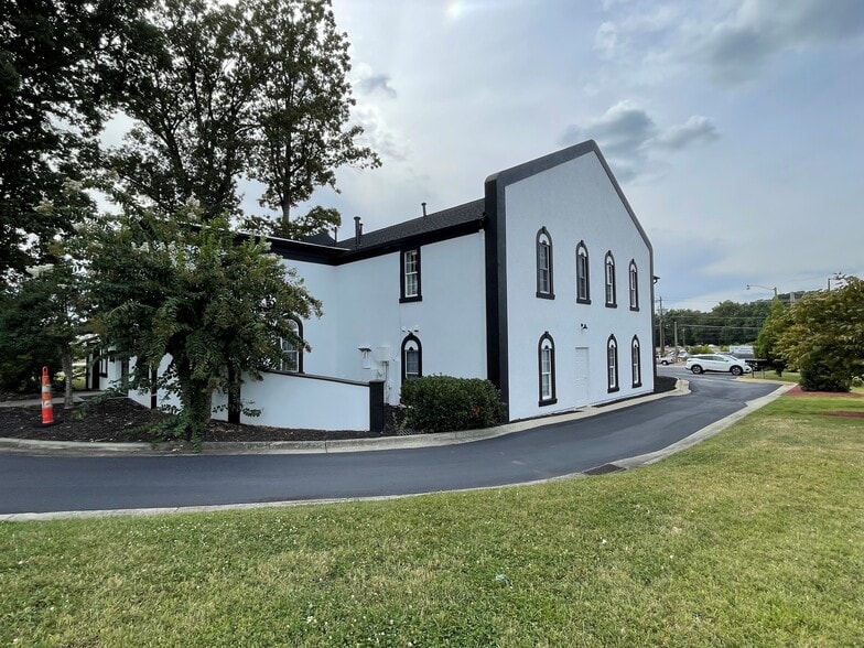 More Photos Of 154 Huffman Mill Rd, Burlington Office For Lease