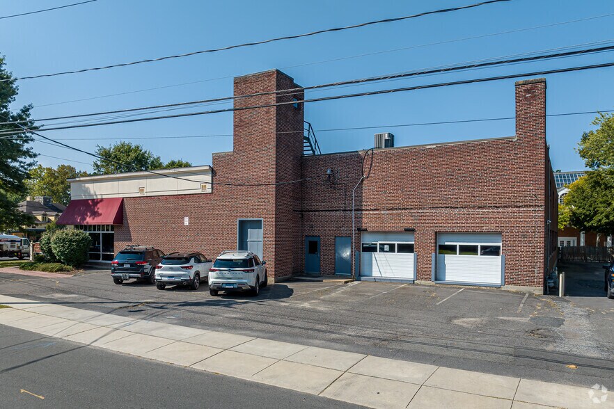 More Photos Of 830 Farmington Ave, West Hartford General Retail For Lease