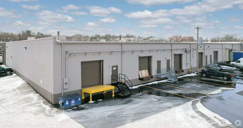 More Photos Of 8229-8279 Brentwood Industrial Dr, Saint Louis Warehouse For Lease