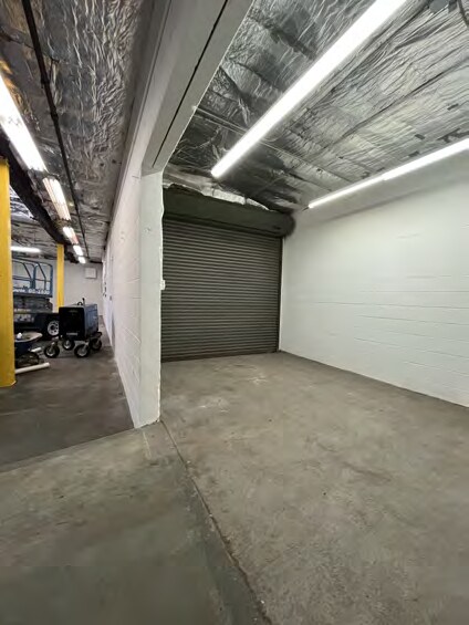 More Photos Of 55 Thomas Rd N, Hawthorne Manufacturing For Lease