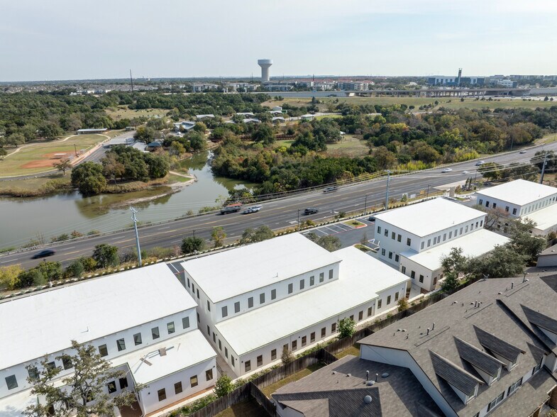 More Photos Of 1651 S Bell Blvd, Cedar Park Storefront Retail Office For Lease