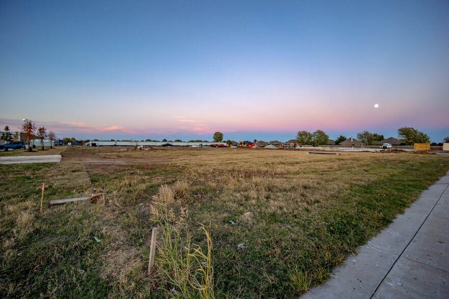 More Photos Of 1791 SW 34th St, Moore Land For Lease