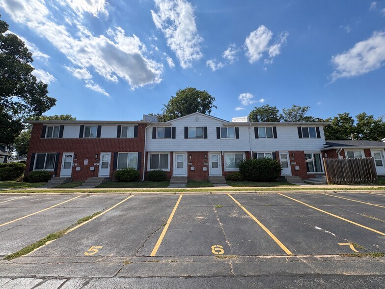 Primary Photo Of 2638 S 3rd Street Plz, Omaha Apartments For Sale