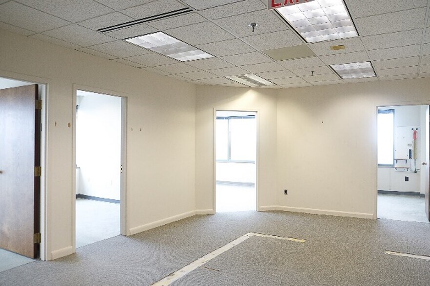 More Photos Of 50 W State St, Trenton Office For Lease