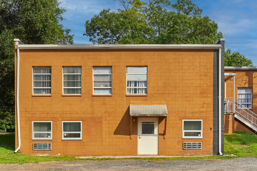 More Photos Of 7401 S Broadway, Red Hook Office For Sale