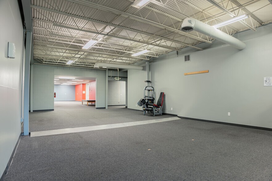 More Photos Of 4020 Columbus Ave, Anderson General Retail For Lease