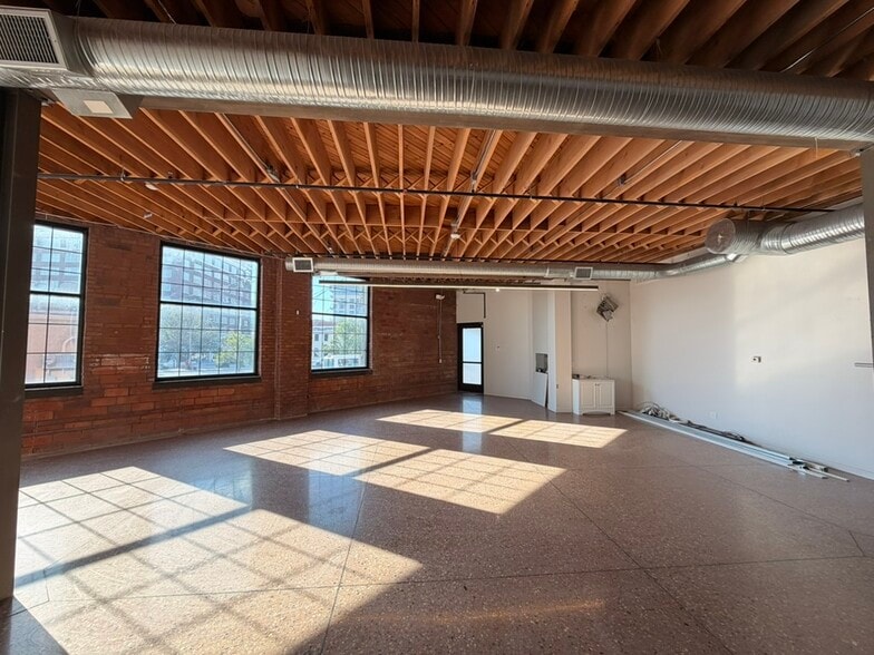 More Photos Of 209 W 19th Ter, Kansas City Loft Creative Space For Lease