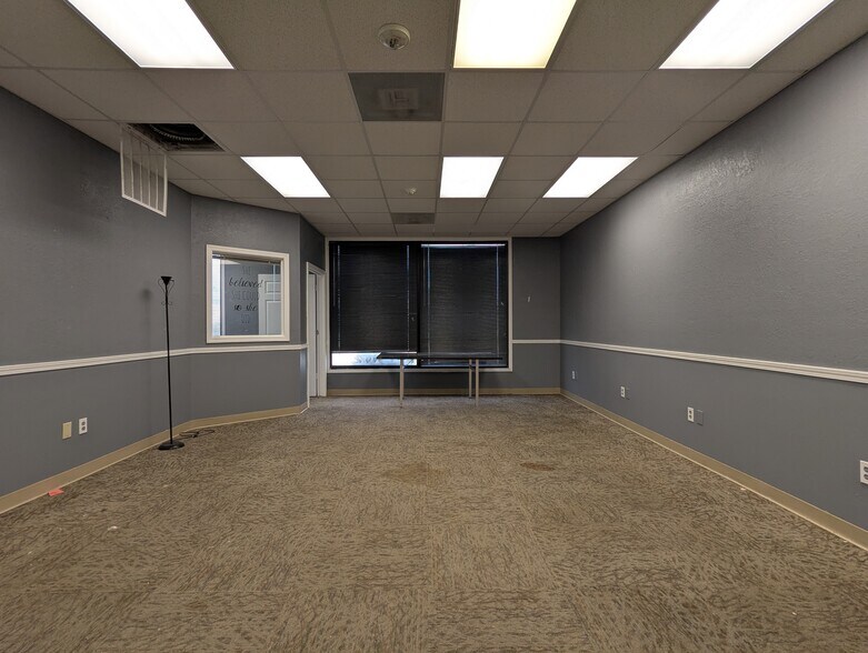 More Photos Of 7945 Eastex Fwy, Beaumont Office For Sale