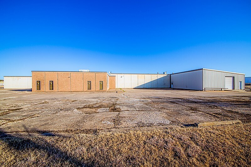 More Photos Of 730 E Eseco Rd, Cushing Warehouse For Sale