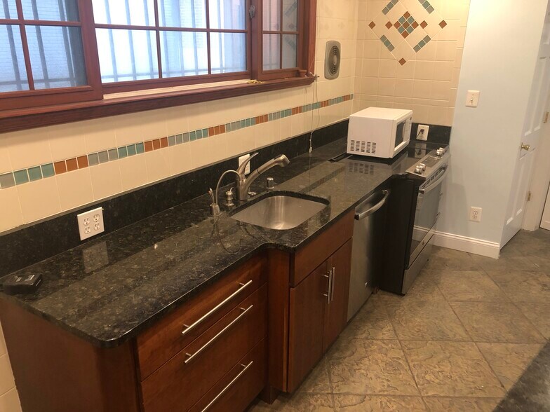 More Photos Of 1 Saint Mathews Ct NW, Washington Flex For Lease