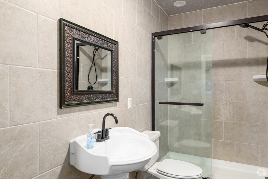 More Photos Of 32 Broad St, Keyport Bar For Sale