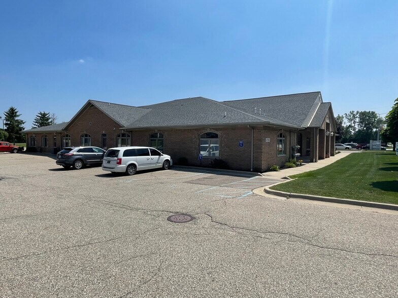 More Photos Of 47100 Schoenherr Rd, Shelby Township Medical For Lease