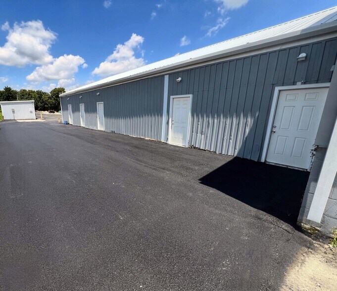 More Photos Of 123-139 Ragland Rd, Jackson Warehouse For Lease