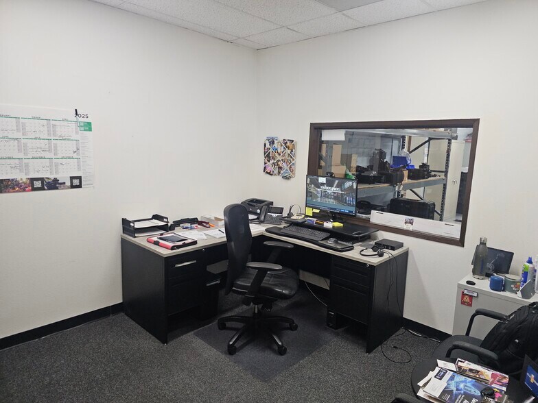 More Photos Of 10653-10657 Burbank Blvd, North Hollywood Office For Sale