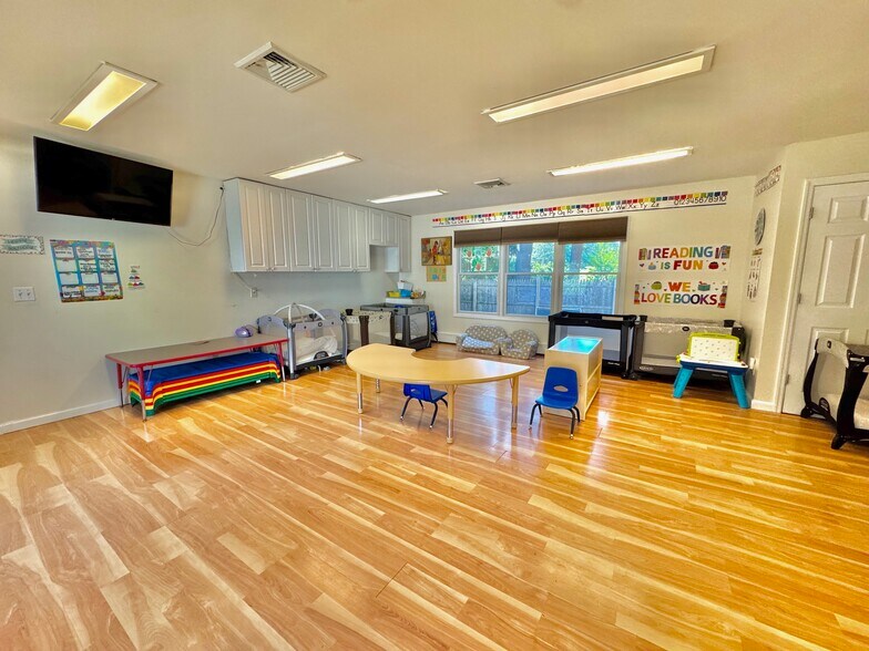 More Photos Of 329 Deer Park Rd, Dix Hills General Retail For Sale