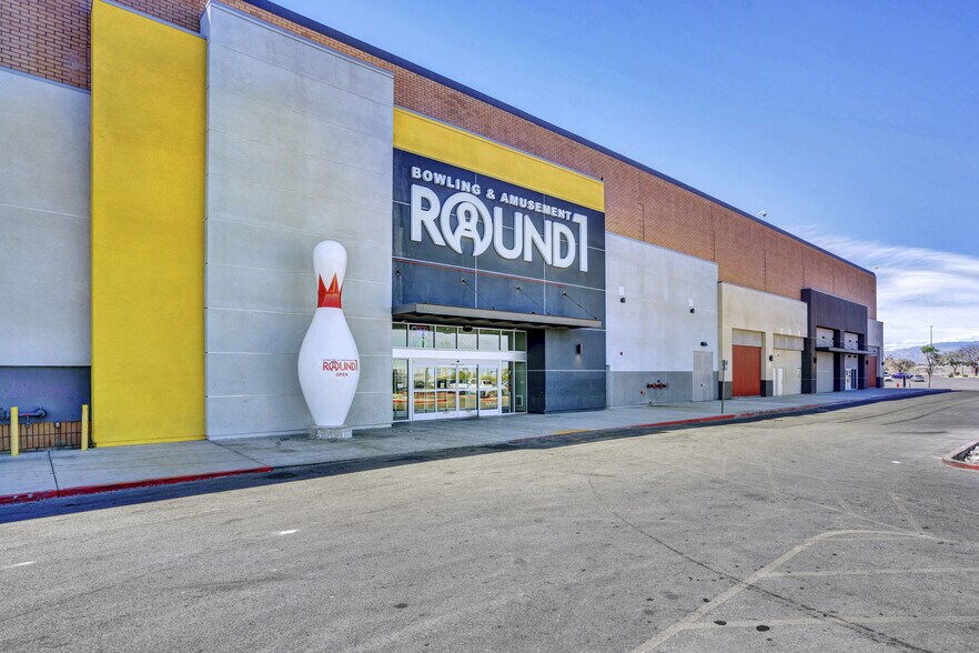 More Photos Of 4000 Meadows Ln, Las Vegas Department Store For Sale