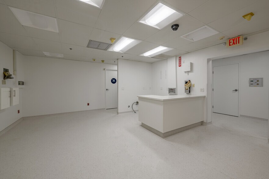 More Photos Of 16250 Ventura Blvd, Encino Office For Lease