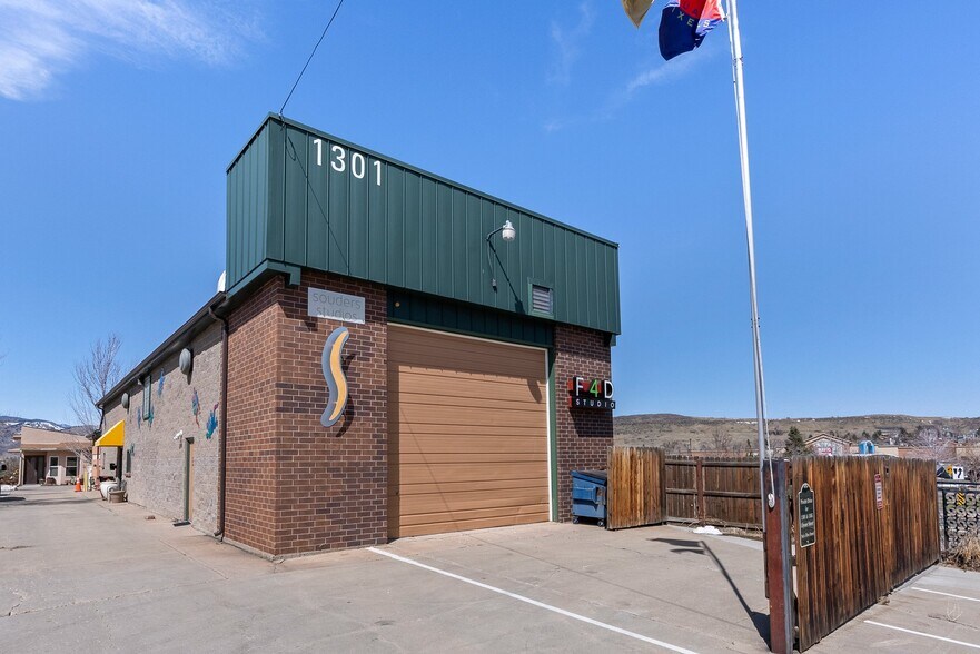 More Photos Of 1301 Ulysses St, Golden Flex For Lease