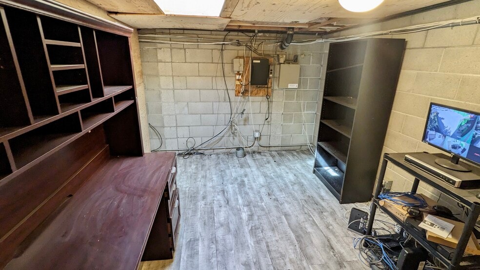 More Photos Of 48 Laurel St, Redwood City Service For Sale