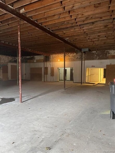 More Photos Of 301 S Oakwood, Detroit Warehouse For Sale