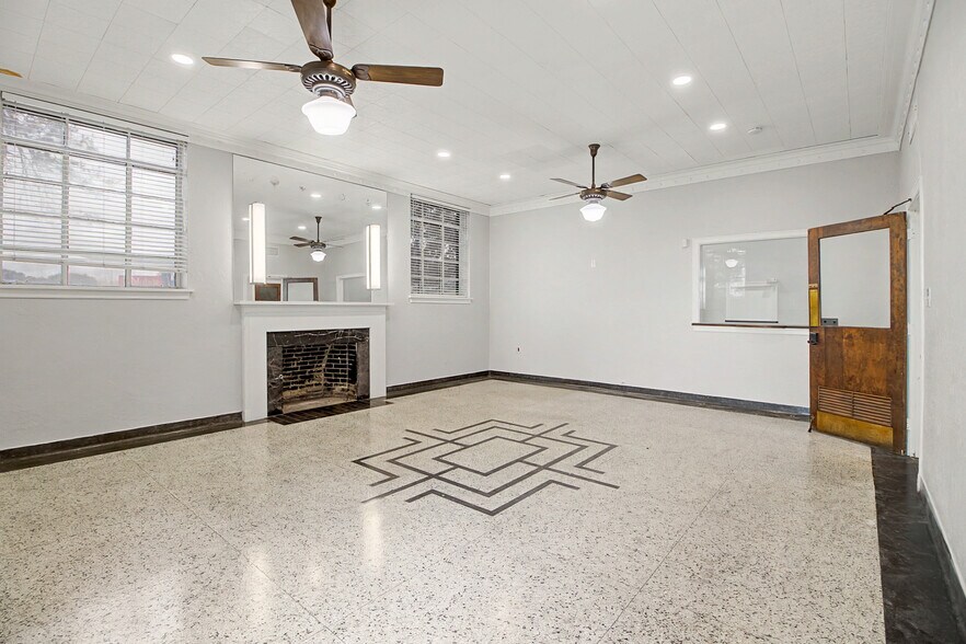 More Photos Of 903 S Texas Ave, College Station Office For Lease