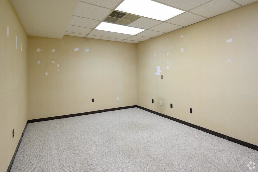 More Photos Of 231 Van Sciver Pky, Willingboro Medical For Sale