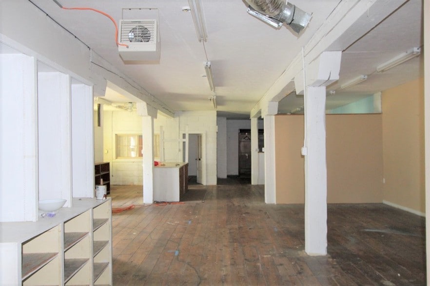 More Photos Of 1850 Church St, Appomattox Bar For Sale