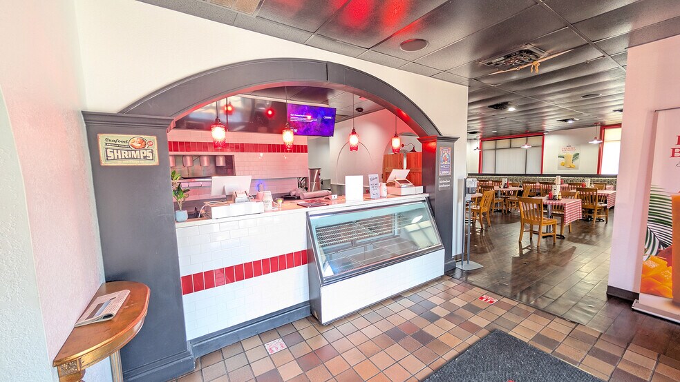 More Photos Of 2706-2730 N. Amidon Ave., Wichita Storefront Retail Office For Lease