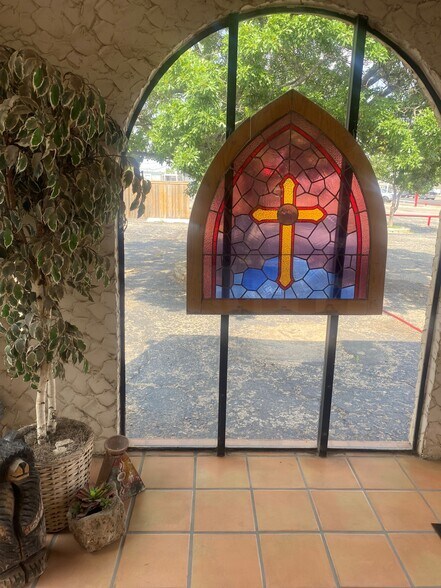 More Photos Of 2020 E 8th St, Odessa Office For Sale