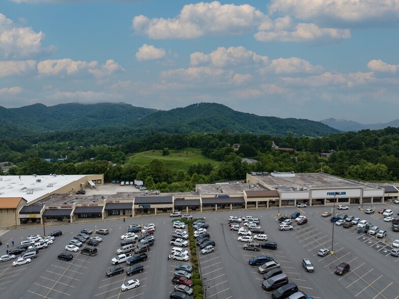 More Photos Of 177-297 Paragon Pky, Waynesville Freestanding For Lease