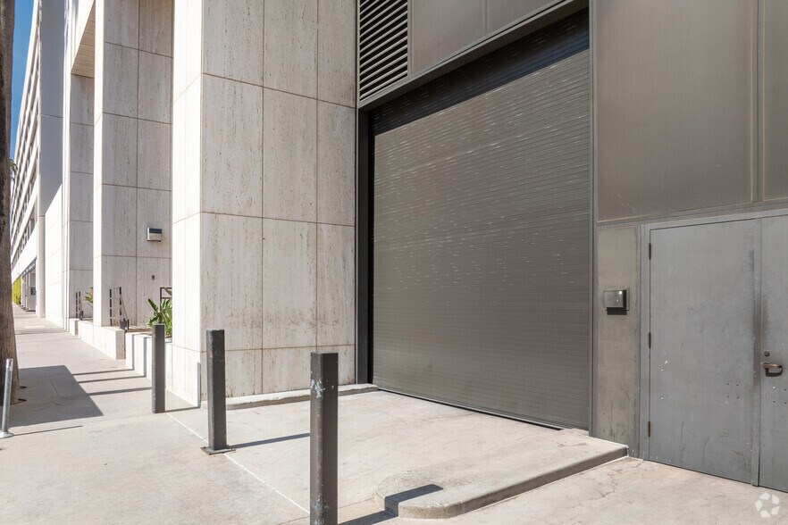 More Photos Of 11111 Santa Monica Blvd, Los Angeles Office For Lease