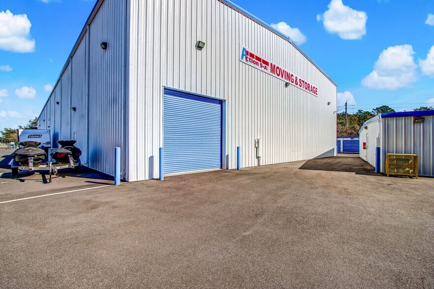 More Photos Of 10416 New Berlin Rd, Jacksonville Warehouse For Lease