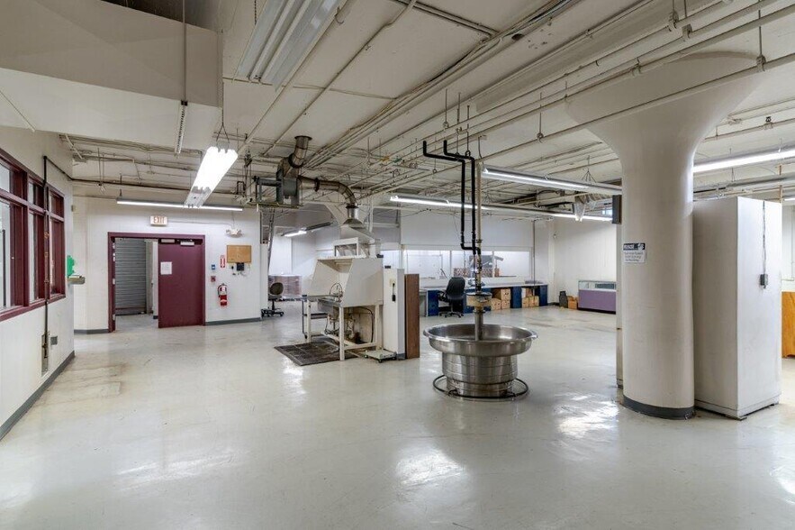 More Photos Of 120 E 3rd St, Newport Office For Lease