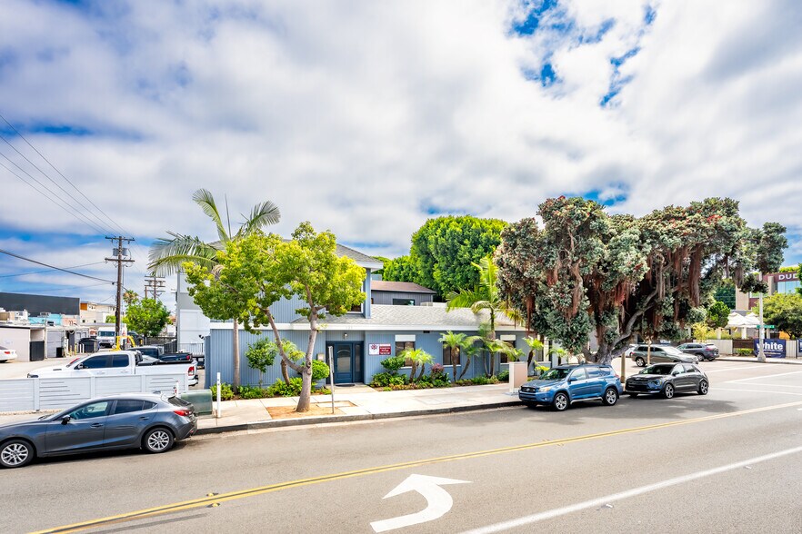 More Photos Of 121 W E St, Encinitas Storefront For Sale