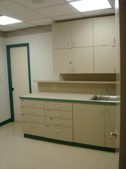 More Photos Of 7800 W Oakland Park Blvd, Sunrise Medical For Lease