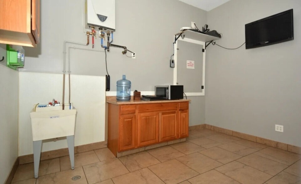 More Photos Of 90 Tyler Pl, South Plainfield Warehouse For Sale