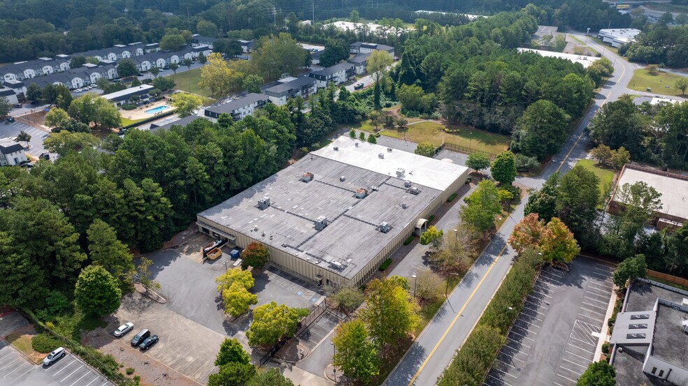 More Photos Of 1300 Cobb Industrial Dr, Marietta Distribution For Sale