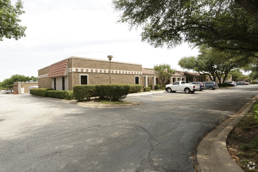 More Photos Of 820-876 N Glenville Dr, Richardson Research And Development For Lease