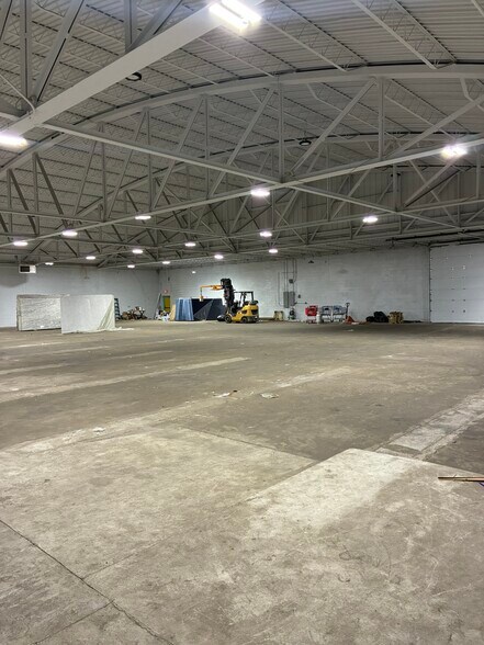 More Photos Of 28455 Plymouth Rd, Livonia Bowling Alley For Lease