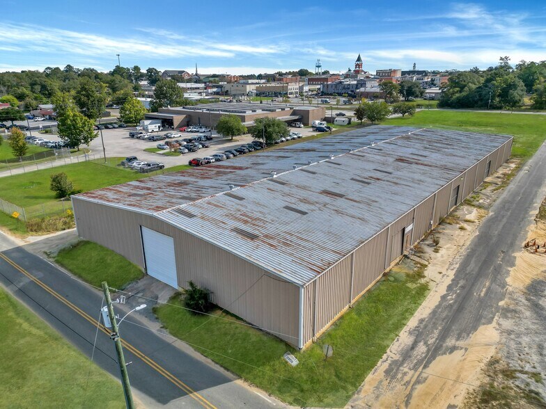 More Photos Of 40 W Cherry St, Statesboro Warehouse For Lease