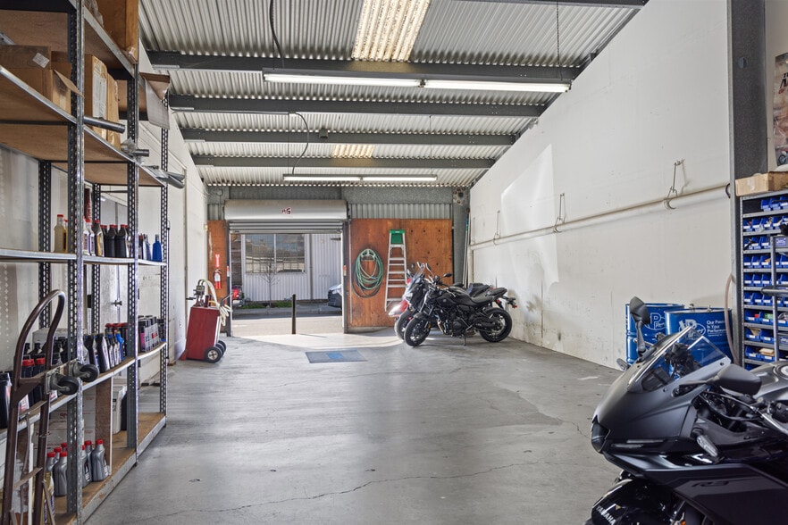 More Photos Of 735 Gilman St, Berkeley Showroom For Sale