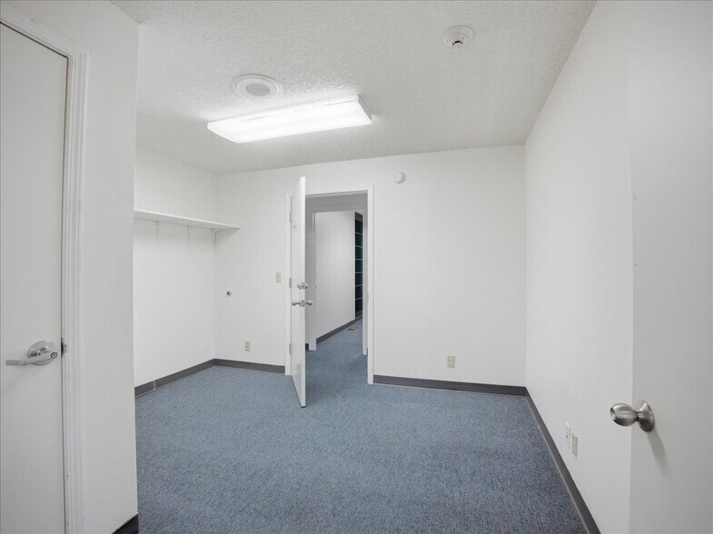 More Photos Of 950-960 Uglow Ave SE, Dallas Medical For Sale
