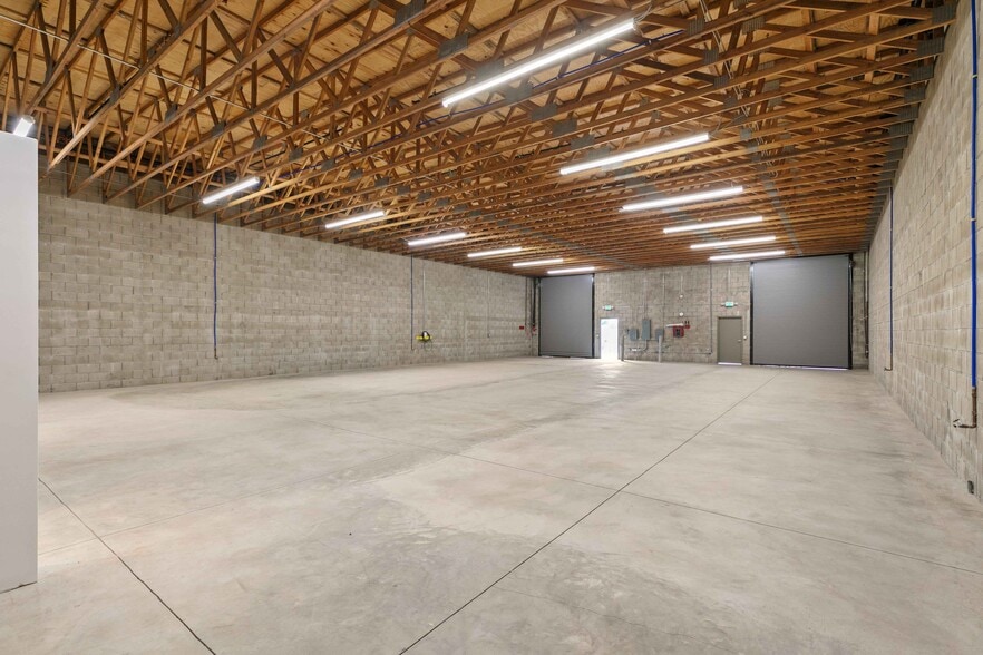 More Photos Of 12581 Branford St, Pacoima Manufacturing For Lease