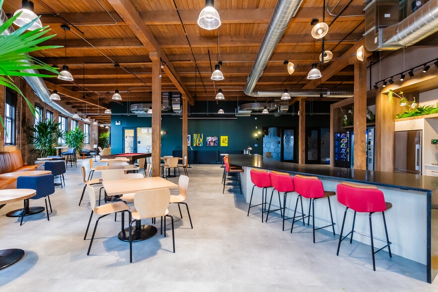 More Photos Of 2100 S Morgan St, Chicago Office For Lease