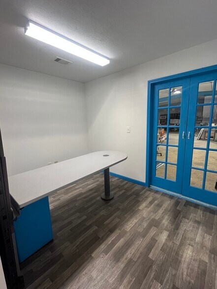 More Photos Of 1010 Rayford Rd, Spring Warehouse For Sale