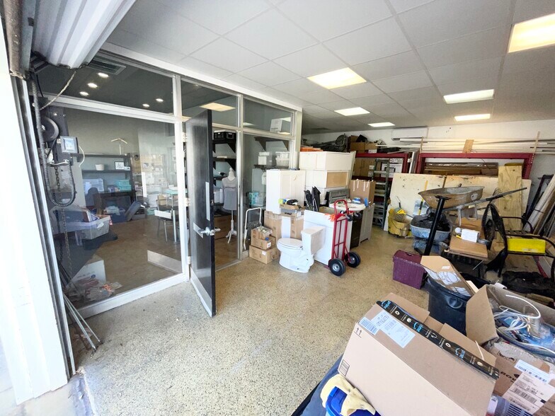 More Photos Of 1155 NE Cleveland St, Clearwater Office Residential For Lease